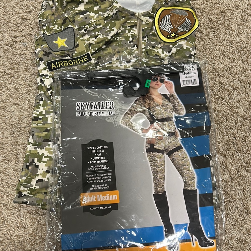 Used Women’s Skyfaller Halloween costume-Medium